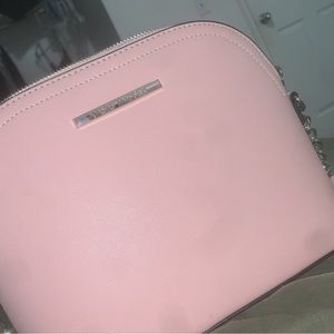 I’m selling because I have to much purses right now